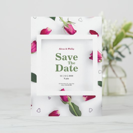 Minimalistische Hochzeit der weißen rote Rose Einladung (Stehend Vorderseite)