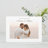 Minimalistische Hochzeit im Foto Einladung (Stehend Vorderseite)