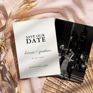 Minimalistische Hochzeit in Schwarz und Weiß Save The Date