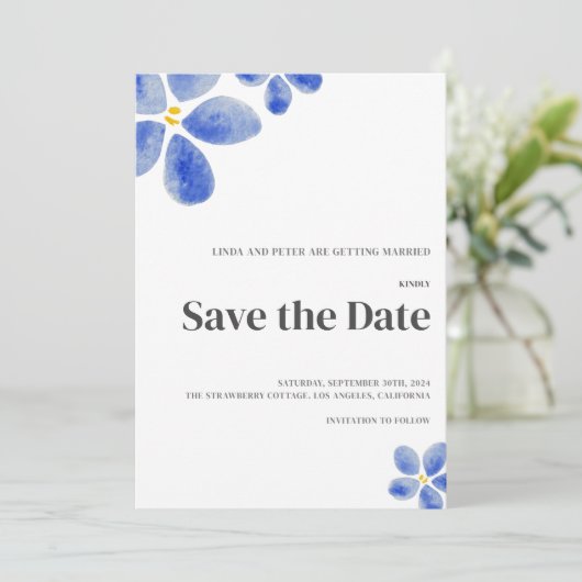 Minimalistische Hochzeit mit blauer Wasserfarbe Save The Date (Stehend Vorderseite)