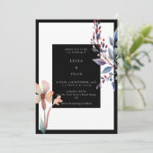 Minimalistische Hochzeit mit schwarzer Flora Einladung (Stehend Vorderseite)