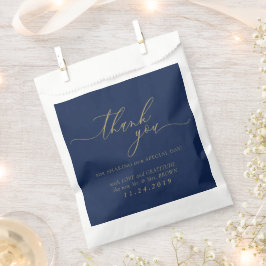 Minimalistische Hochzeit von Navy Gold Geschenktütchen