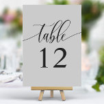 Minimalistische Hochzeit von weichem Grau Tischnummer<br><div class="desc">Mit diesen eleganten, weichen, grauen Tischnummern führen Sie Ihre Gäste zu ihren Sitzplätzen. Diese Tischnummern mit minimalistischem Design und moderner Kalligraphie fügen Ihrem Hochzeitsempfang eine Touch von Eleganz hinzu. Der weiche Hintergrund und die gepflegte, elegante Typografie sorgen für eine einfache Lesbarkeit bei gleichzeitig verstärkter Hochzeitsdekoration. Diese Tischnummern sind perfekt für...</div>
