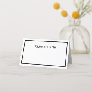 Minimalistische Hochzeitspakete mit Platzkarten vo
