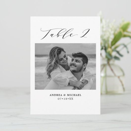 Minimalistische Hochzeitstabelle 2 Nummer und Bild Ankündigung (Stehend Vorderseite)