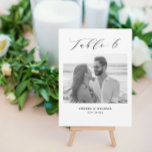 Minimalistische Hochzeitstabelle 6 Nummer und Bild Ankündigung<br><div class="desc">Eine andere Art,  Ihre Hochzeitsfeiern Tischnummern zu zeigen. Entworfen,  um die Kollektion "Wedding Essentials - Classic" zu ergänzen. Dieses Template enthält 1 Bild,  das als Kind oder als Paar sein könnte,  Tabelle 6 in. Klassische elegante Schrift Typografie,  Pärchennamen und Hochzeitstag. Tabellen 1 bis 15 in der Auflistung abrufen</div>