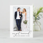 Minimalistische Kalligrafie nur verheiratetes Foto Ankündigung (Stehend Vorderseite)