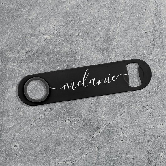Minimalistische Kalligrafie Schwarz-weiße Bridesma Speed Flaschenöffner
