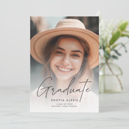 Minimalistische Kalligrafie-Script-Foto-Abschluss Ankündigung (Stehend Vorderseite)