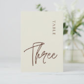 Minimalistische Kalligraphie Drei Tischnummern (Stehend Vorderseite)