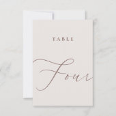 Minimalistische Kalligraphie Tabelle Vier Tischnum Einladung (Vorderseite)