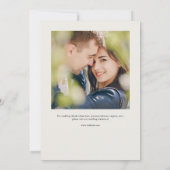 Minimalistische Lila Wildblume Foto Hochzeit Einladung (Rückseite)