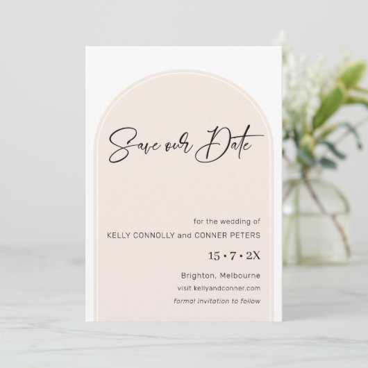 Minimalistische Mauve Arch Wedding Save the Date C Einladung (Stehend Vorderseite)