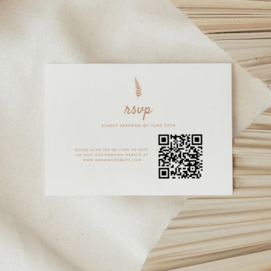 Minimalistische moderne Beige-Leaf QR-Code Hochzei RSVP Karte