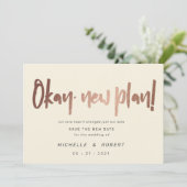 Minimalistische moderne Drehbuch zwei Foto Save th Einladung (Stehend Vorderseite)