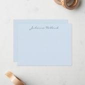 Minimalistische moderne Kalligrafie sanftes Blau N Mitteilungskarte (Vorderseite/Rückseite Beispiel)