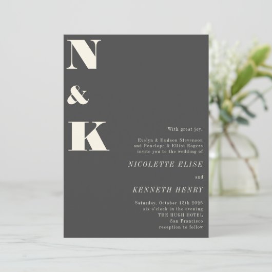 Minimalistische moderne Monogram Black Bold Weddin Einladung (Stehend Vorderseite)