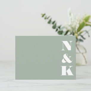 Minimalistische moderne Monogram Dusty Sage Weddin Mitteilungskarte