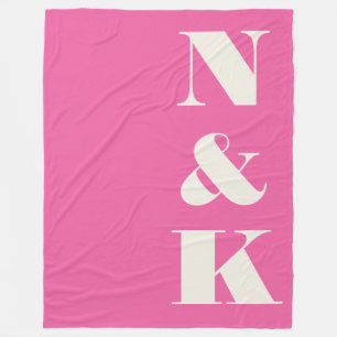 Minimalistische moderne Monogramm-Heißrosa-Hochzei Fleecedecke