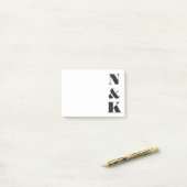 Minimalistische, moderne Monogramm Schwarz/Weiß Post-it Klebezettel (Auf Schreibtisch)