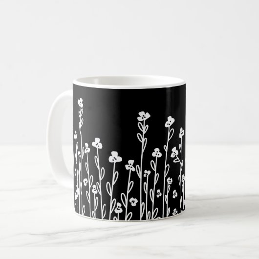 Minimalistische moderne Schwarz-weiße Doodblüte Kaffeetasse (Vorderseite Links)