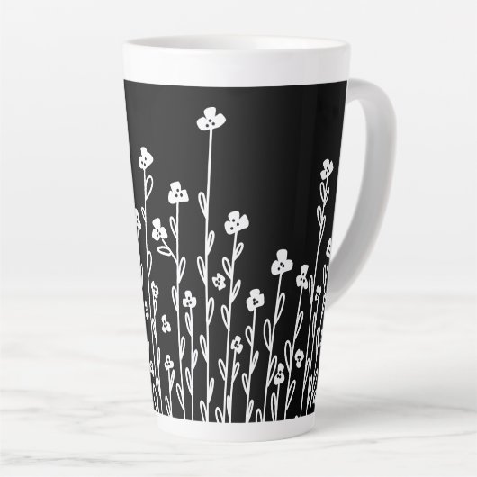 Minimalistische moderne Schwarz-weiße Doodblüte Milchtasse (Rechte Ecke)