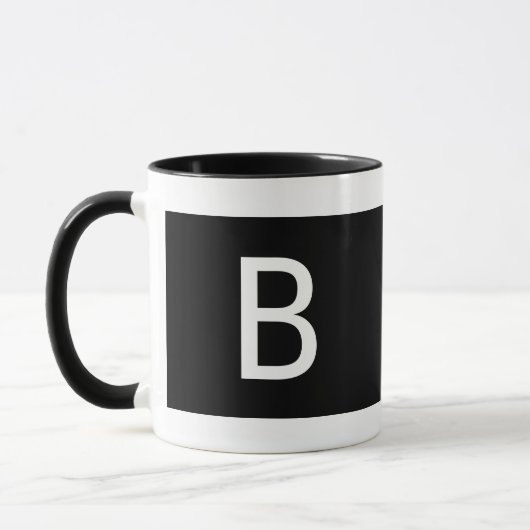 Minimalistische moderne Schwarz-weiße Monogramm-Li Tasse (Links)