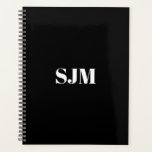 Minimalistische, moderne, schwarze, kundenspezifis planer<br><div class="desc">Minimalistisch modernes Schwarz-Weiß Sonderjahr,  Monogramm,  Initialen oder Name elegante personalisierte Agenda Planer. Benutzerdefinierter weißer Text auf schlichtem schwarzen,  soliden Hintergrund.</div>
