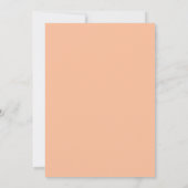 Minimalistische moderne Soft Peach Floral Baby Dus Einladung (Rückseite)