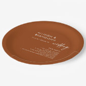 Minimalistische moderne Terracotta Hochzeitsreise Pappteller (Schrägansicht)