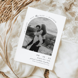 Minimalistische moderne Torbogen-Foto-Save-the-Dat Einladung