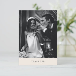 Minimalistische moderne Typografie Foto-Hochzeit E Dankeskarte