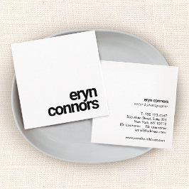 Minimalistische moderne Typografie Schwarz-weiß Quadratische Visitenkarte