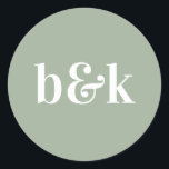 Minimalistische Monogram Initials Sage Green Weddi Runder Aufkleber<br><div class="desc">Modernes,  minimalistisches Hochzeitsdesign mit großen,  fetten Buchstaben in Ton: Farbe,  Grün (Farbe,  Schriftart,  Text,  Größe kann geändert werden). Mit Datum und Braut und Bräutigam Monogramm,  mit Monogramm (Initialen). Sticker / Siegel für Hochzeitseinladung Umschläge. Ideal für das junge Paar für Herbst/Herbst Hochzeit.</div>