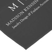 Minimalistische Monogramm oder Hinzufügen von Logo Mittelgroßer Tischläufer (Ecke)