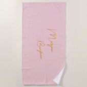 Minimalistische Monogramm-Schrift rosa Strandtuch (Vorderseite)