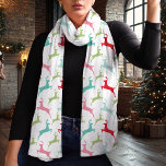 Minimalistische Multicolor Deer Muster Weihnachten Schal<br><div class="desc">Dieser elegante Chiffonschal zeichnet sich durch ein minimalistisches, mehrfarbiges Hirschmuster aus, das sich perfekt für eine stilvolle Touch in Ihrem Wintergarten eignet. Ideal für Ferien-Ansammlungen, Weihnachts-Party oder lässige Alltagsbekleidung, präsentiert das delikate Design Hirschhirsche-Silhouetten auf einem weißen Hintergrund. Dieses leichte Schal ist ein tolles Urlaubsgeschenk für festliche Mode. Das weiche und...</div>