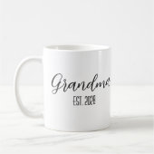 Minimalistische Oma Established Black Script Text Kaffeetasse (Links)