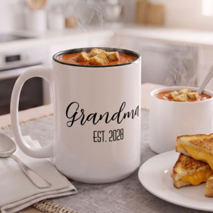 Minimalistische Oma Established Black Script Text Kaffeetasse