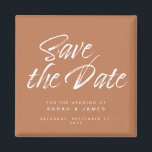 Minimalistische Orange Hochzeit rettet das Datum Magnet<br><div class="desc">Minimalistisches Skript verbrannte orange Kalligraphie Hochzeit speichern das Datum Magnet.</div>