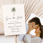 Minimalistische Palmenbaum Foto Hochzeit Save The Date<br><div class="desc">Tropische Hochzeit speichern Sie die Dattelkarten mit einer Single-Palm-Abbildung am oberen Ende des Designs mit Elfenbeinhintergrund. Personalisieren Sie die Palme Save the Date mit Ihren Namen und Hochzeitsdetails in schwarzer Schrift mit einem modernen handgeschriebenen Skript, das das Design unterstreicht. Die einfache tropische Save the Date-Karte kehrt um, um Ihre vertikale...</div>