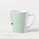 Minimalistische Pastel Minze Personalisierter Name Milchtasse (Rechts)