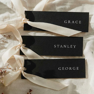 Minimalistische Platzkarten für den Black Wedname