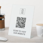 Minimalistische QR-Codeanzeige für benutzerdefinie Sockelschild (In SItu)