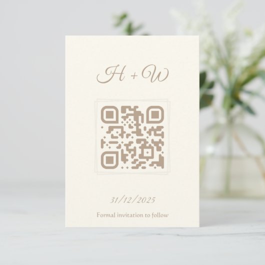 Minimalistische QR Save the Date | Elegant Cream W Dankeskarte (Stehend Vorderseite)