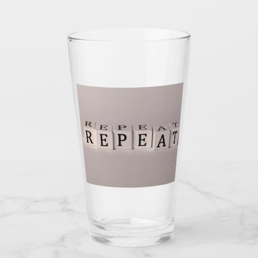 Minimalistische "Repeat" Whiskey Tumbler Modern &  (Vorderseite)