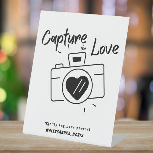 Minimalistische Retro Share Wedding-Fotos mit Hash Sockelschild