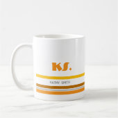Minimalistische Retro-Streifen Monogramm-Tasse Kaffeetasse (Links)