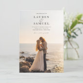 Minimalistische Romantische Beach Foto Hochzeit Einladung (Stehend Vorderseite)