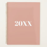 Minimalistische rosa, moderne Typografie Planer<br><div class="desc">Minimalistische staubige rosa und weiß moderne Typografie angepasste einfache elegante Planner. Benutzerdefinierter weißer Seriftext,  staubrosa schlichter Hintergrund. Sie können es mit Ihrem Namen,  Initialen,  Jahr etc. personalisiert oder einfach den Text löschen,  und die schlichte schwarze Farbe verlassen.</div>